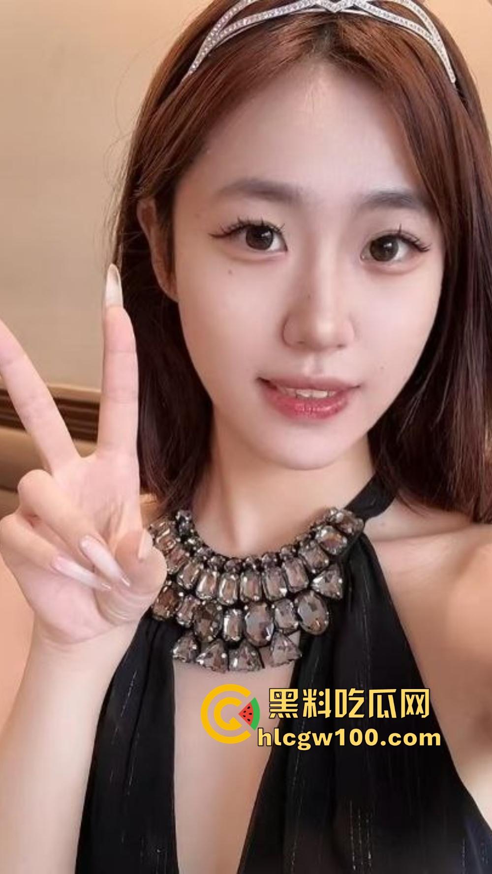 长沙女主播『冯洛涵』可纯可欲可调情 线上钓金主线下上门服务为钱疯狂 千里送逼秀腰臀技术!-19