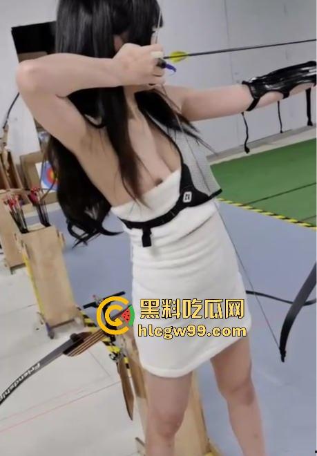 杭州美院【孙娜娜】白天射箭美少女晚上土豪专属母狗,户外露出极品美乳,回酒店换上黑丝制服撅屁股被干!-7