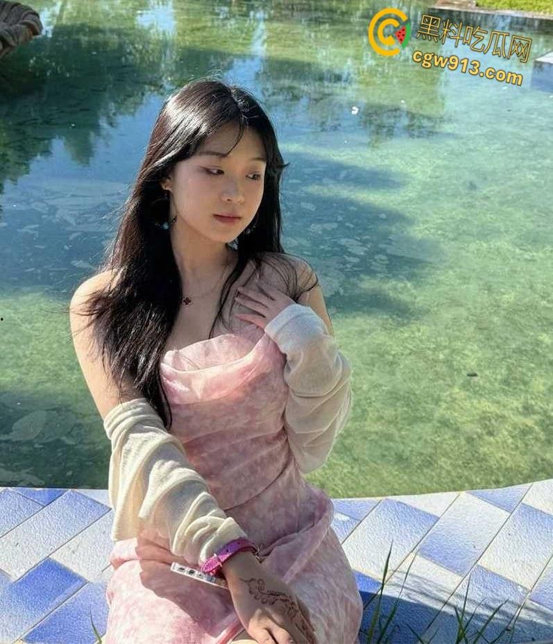 浙江17岁小母狗【徐迎运】,为讨好金主与其朋友3p,舌钉口活别致舒服,未成年酮体就是嫩啊!-1