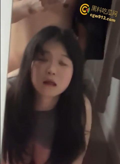 浙江17岁小母狗【徐迎运】,为讨好金主与其朋友3p,舌钉口活别致舒服,未成年酮体就是嫩啊!-6