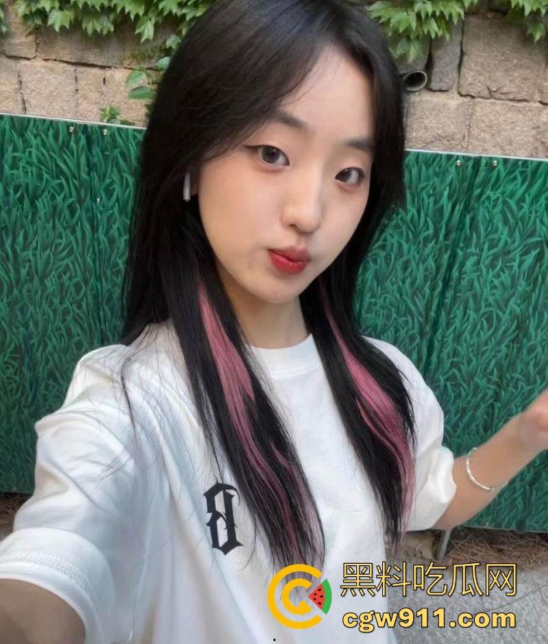 甘肃农业大学清纯学妹【秦文静】卖逼圈钱万人骑，知三当三破坏家庭，被金主后入狂干翘臀高潮迭起！-1