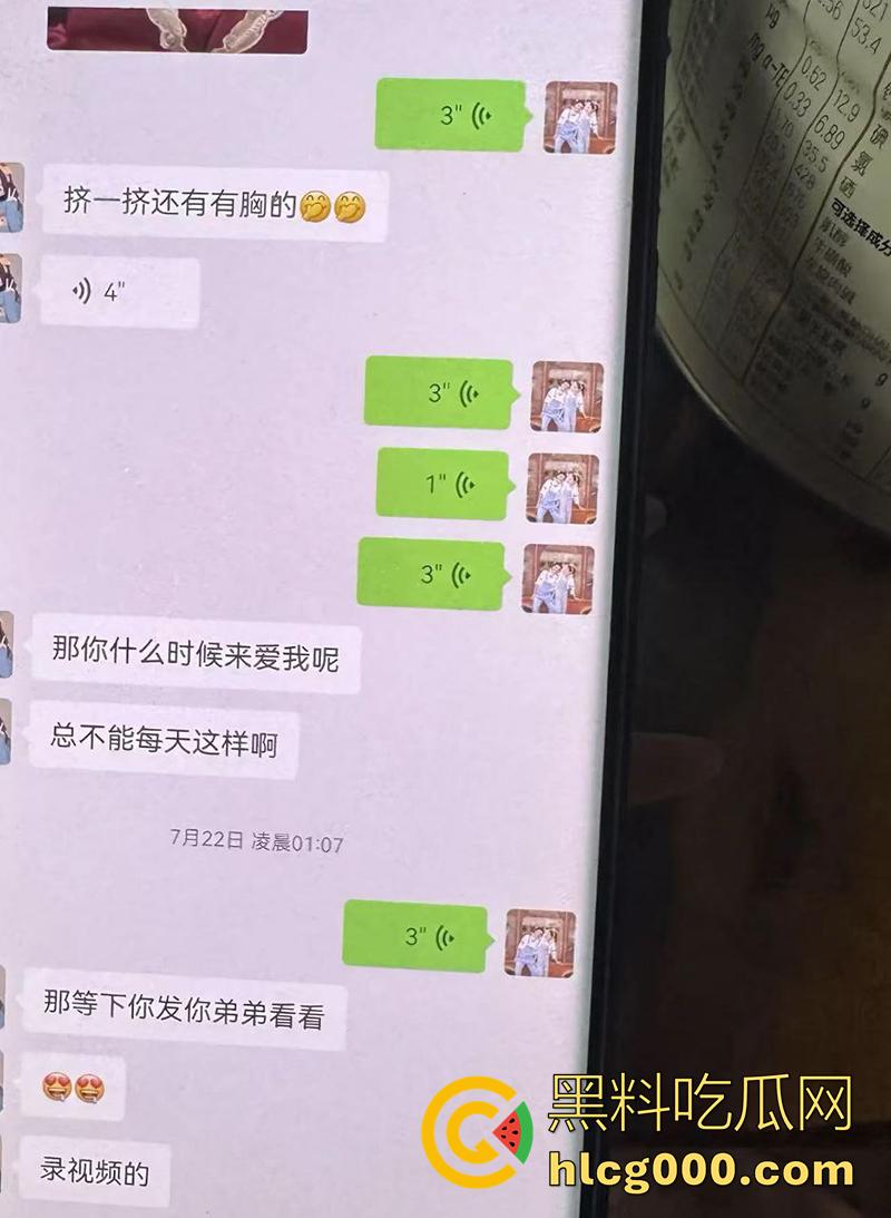 广东湛江西湖大道,已婚渣男按耐不住出轨偷情,妻子刚生孩子没多久,抱着小孩捉奸,太悲惨了!-4