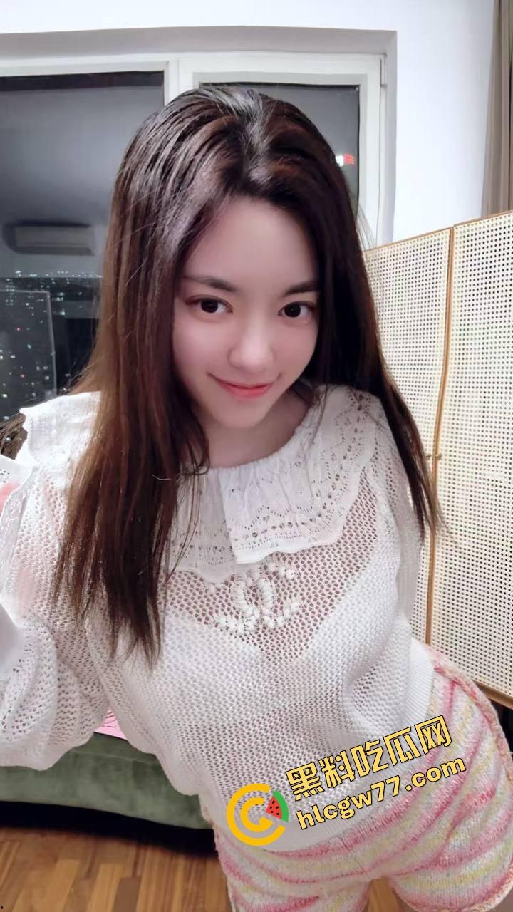 二次元【小鱼呆呆】脑户外露出,Lo装萝莉嘴甜骚货,穿JK被金主野战爆操,小白虎嫩得发光!-3