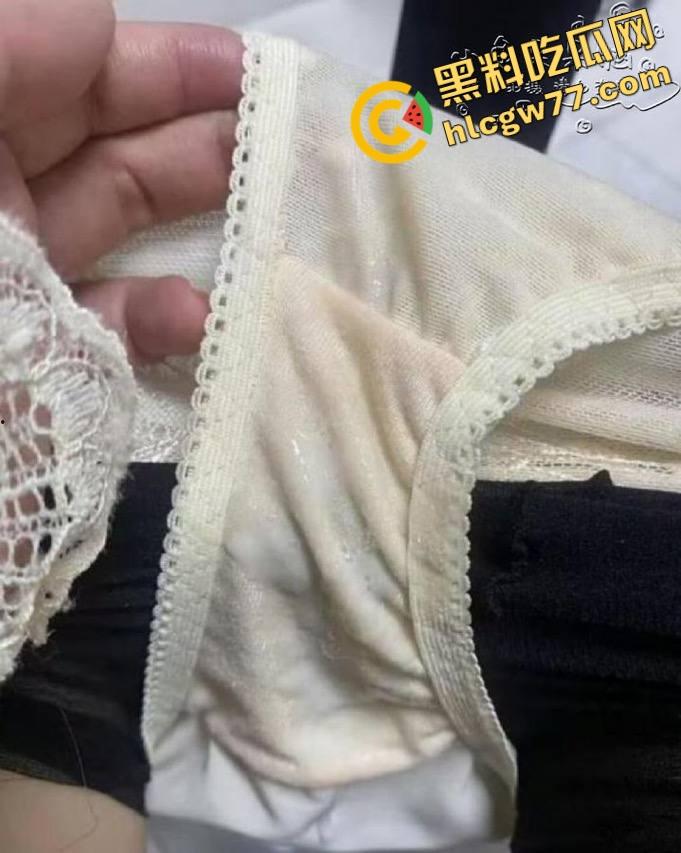 二次元【小鱼呆呆】脑户外露出,Lo装萝莉嘴甜骚货,穿JK被金主野战爆操,小白虎嫩得发光!-18