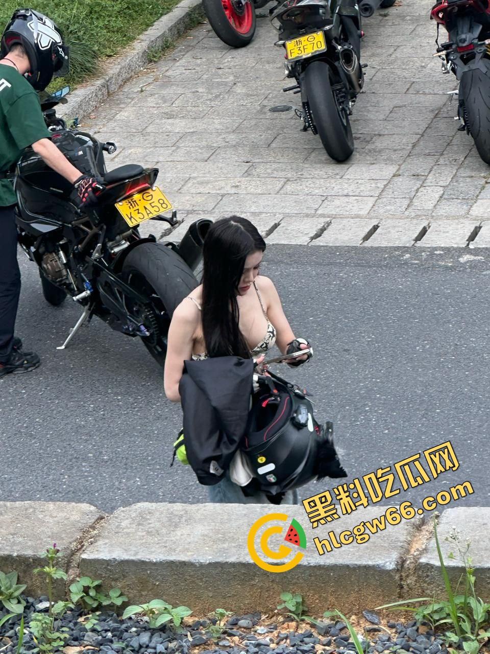 义乌女骑士『喵喵』白天飙车女神,夜晚SM圈K8双人伺候主人的母狗play可S可M还能带男宠一起舔!-2