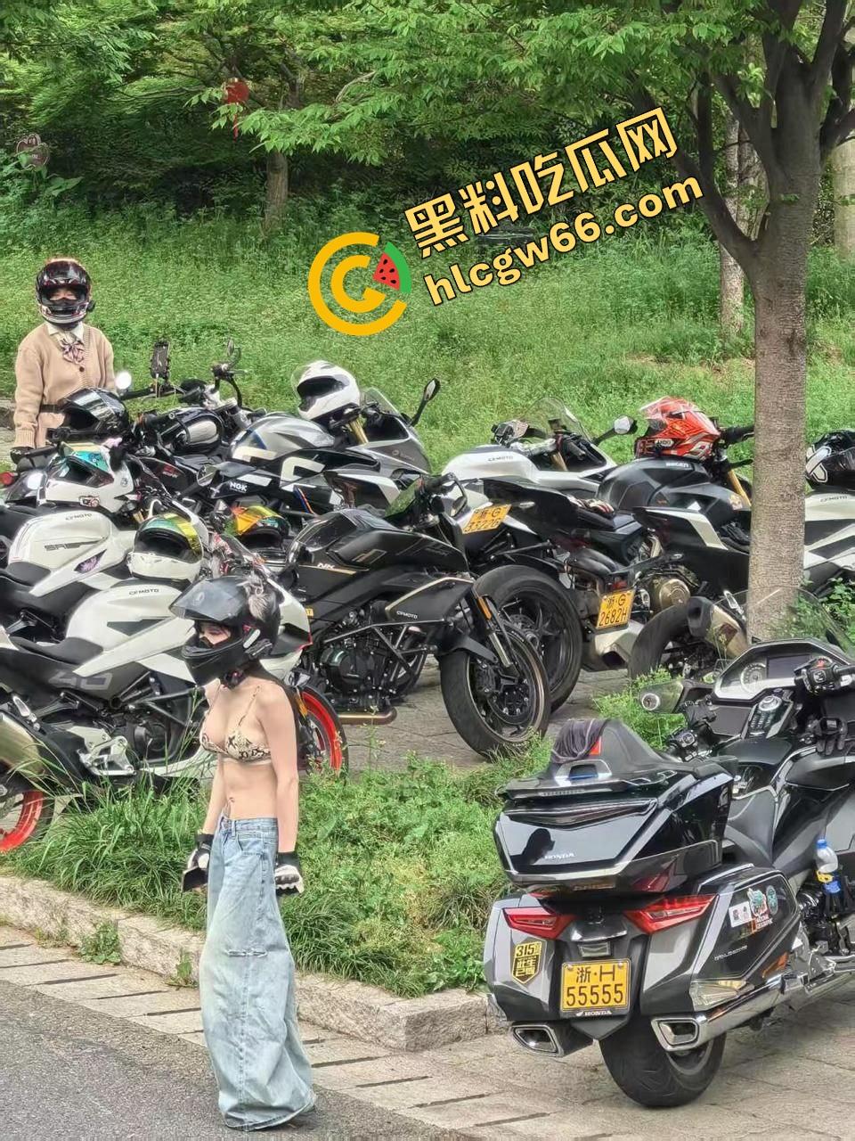 义乌女骑士『喵喵』白天飙车女神,夜晚SM圈K8双人伺候主人的母狗play可S可M还能带男宠一起舔!-4