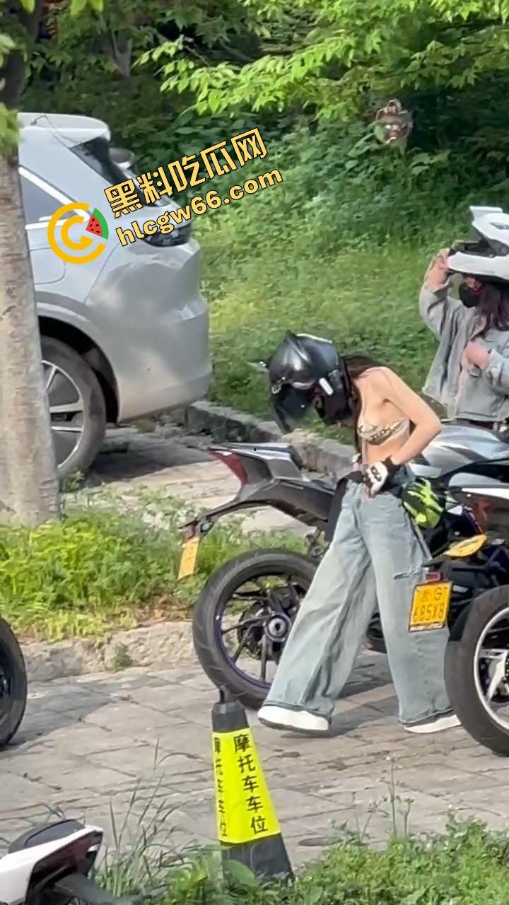 义乌女骑士『喵喵』白天飙车女神,夜晚SM圈K8双人伺候主人的母狗play可S可M还能带男宠一起舔!-9