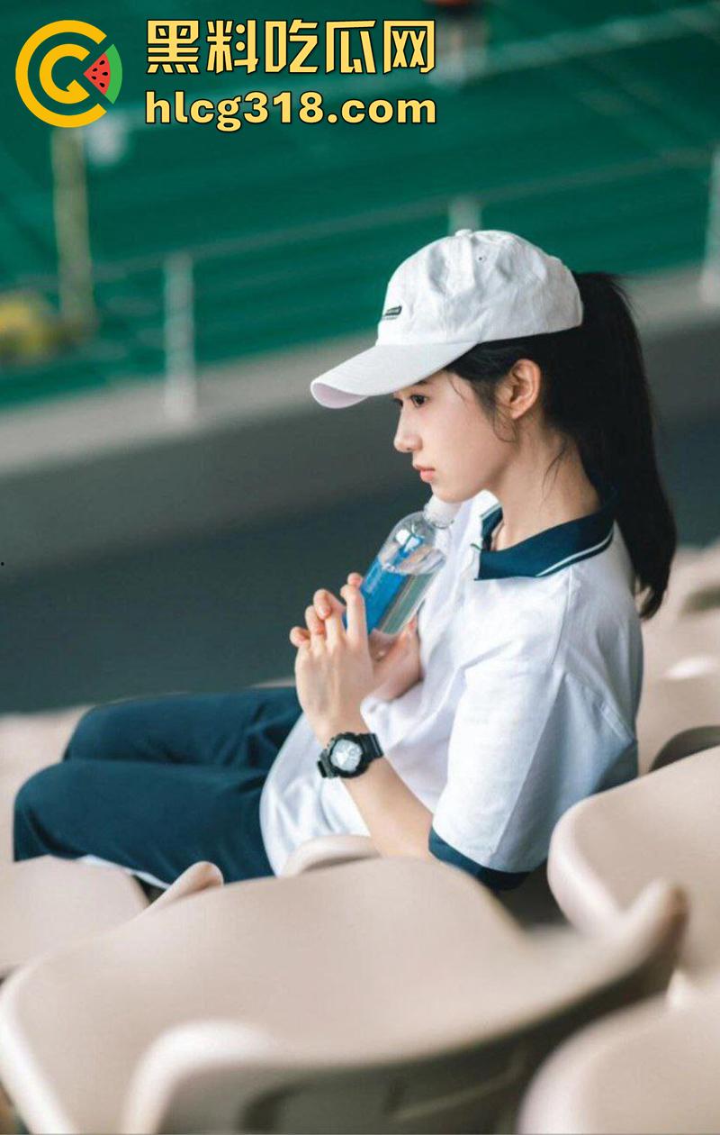 清纯女神竟是反差骚逼!长江师范校花【杨欣欣】,邀请群友观看特斯拉车震直播,无套内射给操哭了 !-5