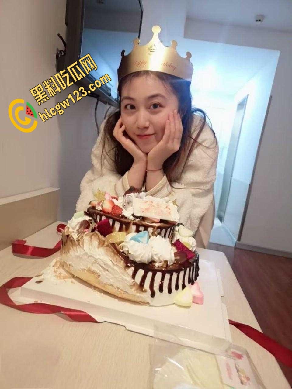 山东淄博公务员【贺欣】，眼镜人妻出轨流出，外表甜美可爱床上淫荡至极 ！-2