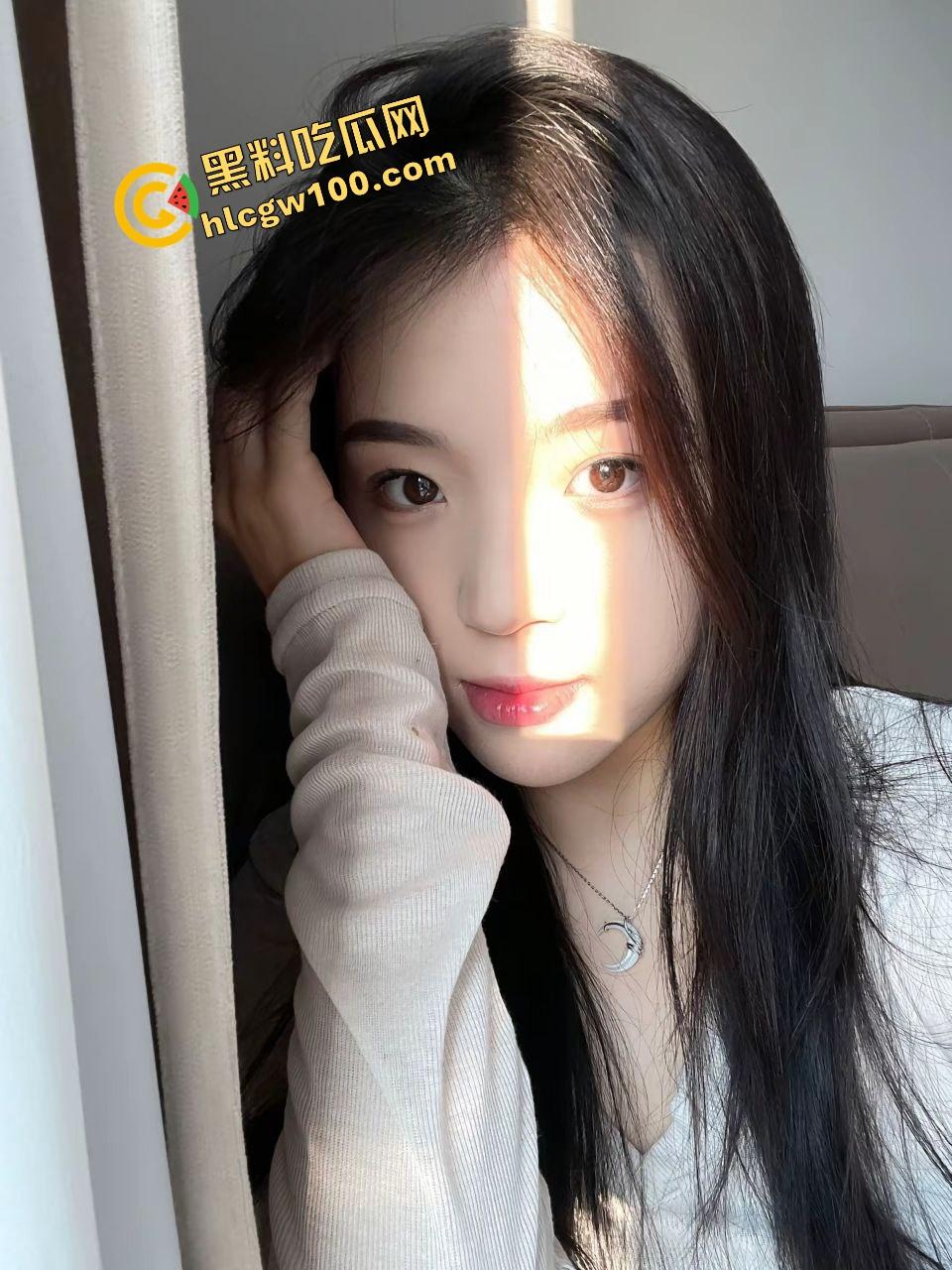 湖北荆门服装店老板娘【唐瑜】网红脸诱惑口交嗦屌,笑着女上位淫荡做爱!独家曝光流出!-1