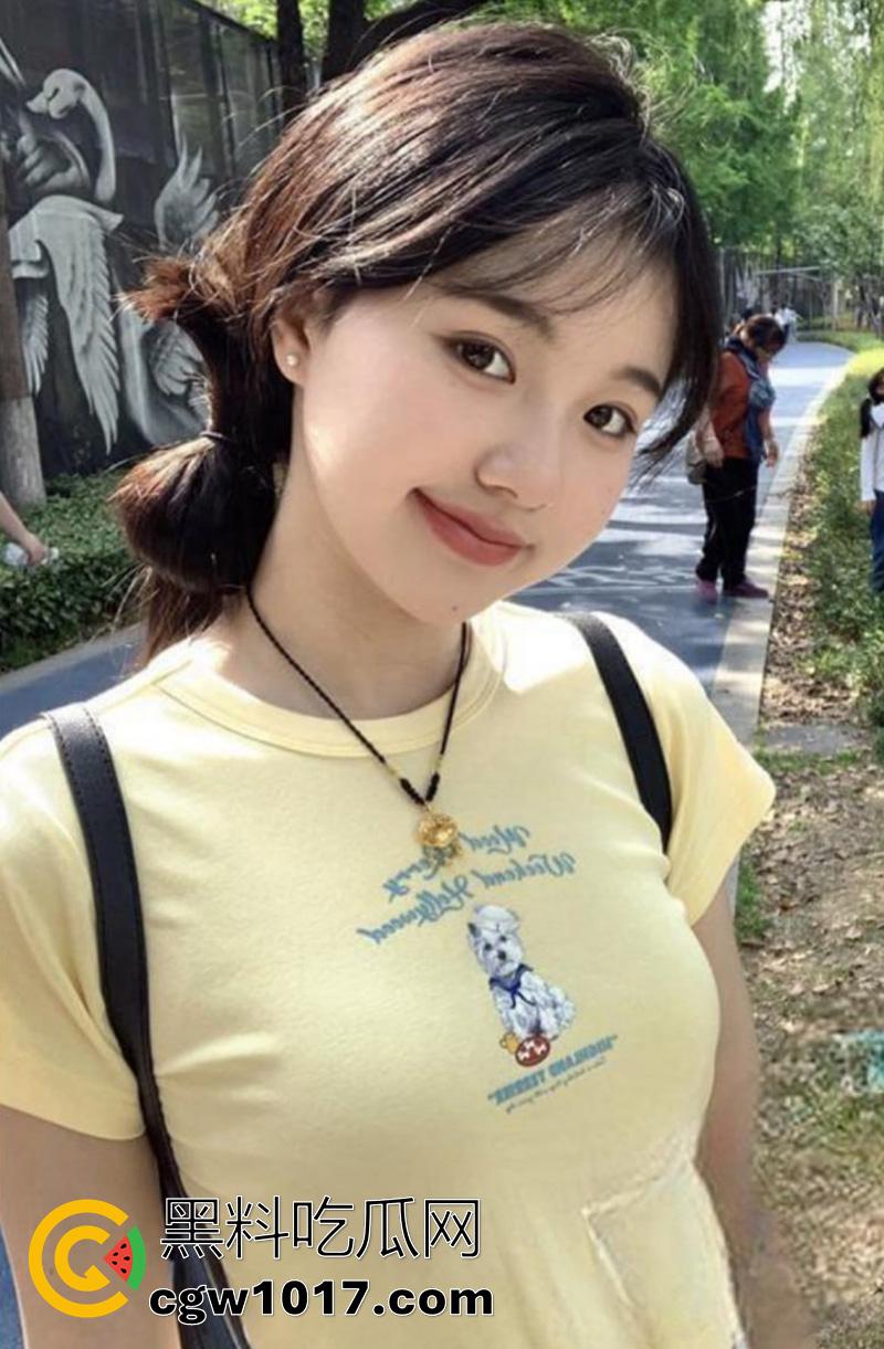 成都中医药大学,反差婊【满雨涵】,颜值超清纯的甜美嫩妹,被调教成母狗,在宿舍自拍露奶,结果视频遭曝光!-2