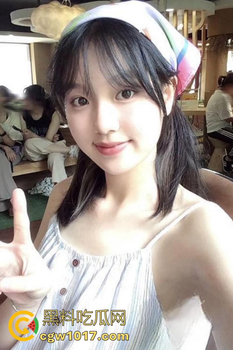 成都中医药大学,反差婊【满雨涵】,颜值超清纯的甜美嫩妹,被调教成母狗,在宿舍自拍露奶,结果视频遭曝光!-4