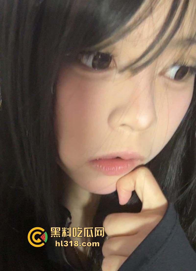 湖南职业学院学生妹【林妙妙】 清纯反差,翘臀曲线诱人,粉嫩乳尖娇俏挺立,自慰视频曝光流出!-1