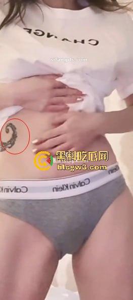 抖音28W粉丝反差婊【史迪西】直播间故意走光勾引!榜一大哥刷万元换来裸聊自慰玩具秀,视频流出太劲爆!-3