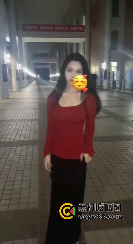 南方小土豆【乔思源】清纯可爱露小馒头,小背心撩拨自慰,逼毛稀长揉阴蒂插粉穴,淫水直流!-9