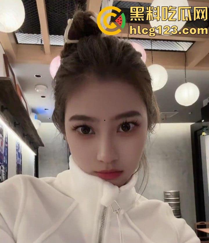 校花张依依人设崩塌!偷情富二代的视频流出,背后故事太狗血!-3