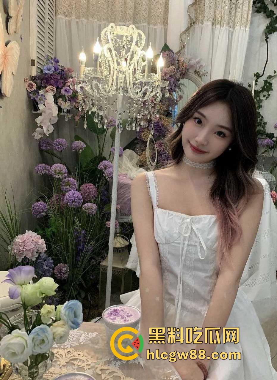 陕西小清新【孙怡】绿茶本性暴露，异地恋男友奋笔疾书，她却在炮友胯下爽到失神，球衣被撩起后入猛干！-5