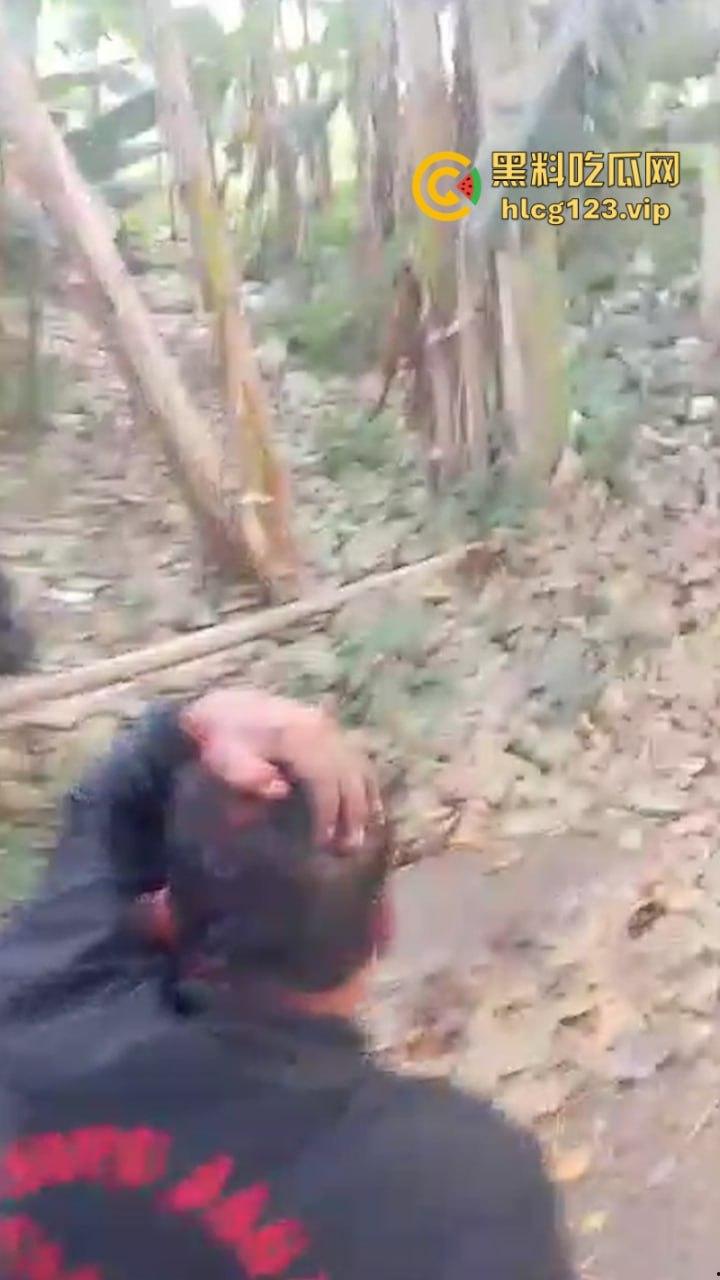 大型皮开肉绽现场!印尼一地发生冲突 有内战的国家真的不要去!-4