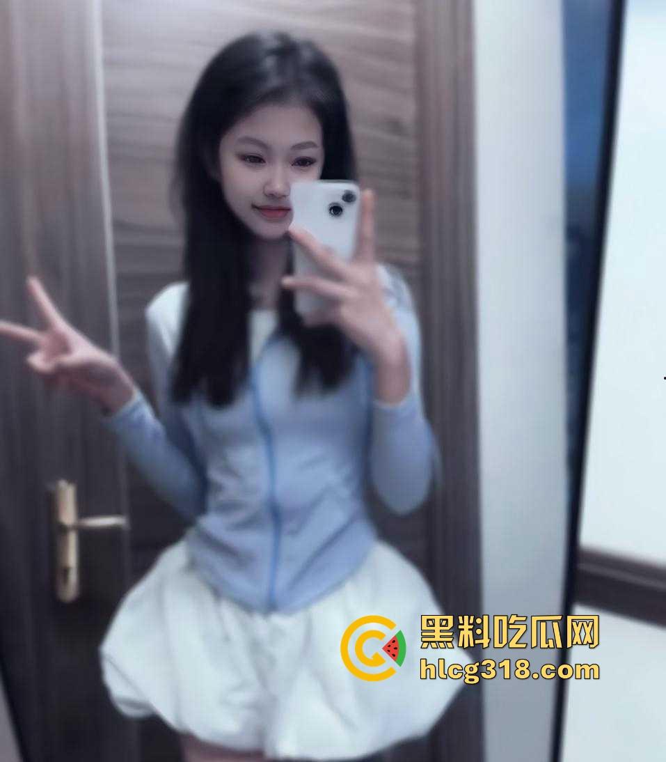 江西鄱阳清纯萝莉【刘颖】和金主裸聊及性爱视频曝光!完美炮架,粉穴无套后入爆操!-2