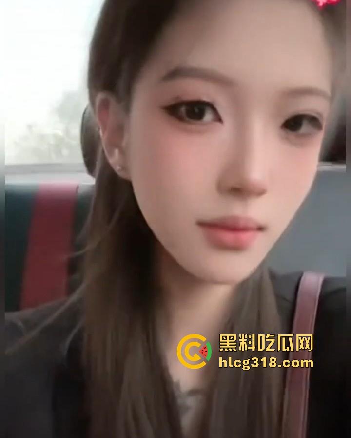 江西鄱阳清纯萝莉【刘颖】和金主裸聊及性爱视频曝光!完美炮架,粉穴无套后入爆操!-3