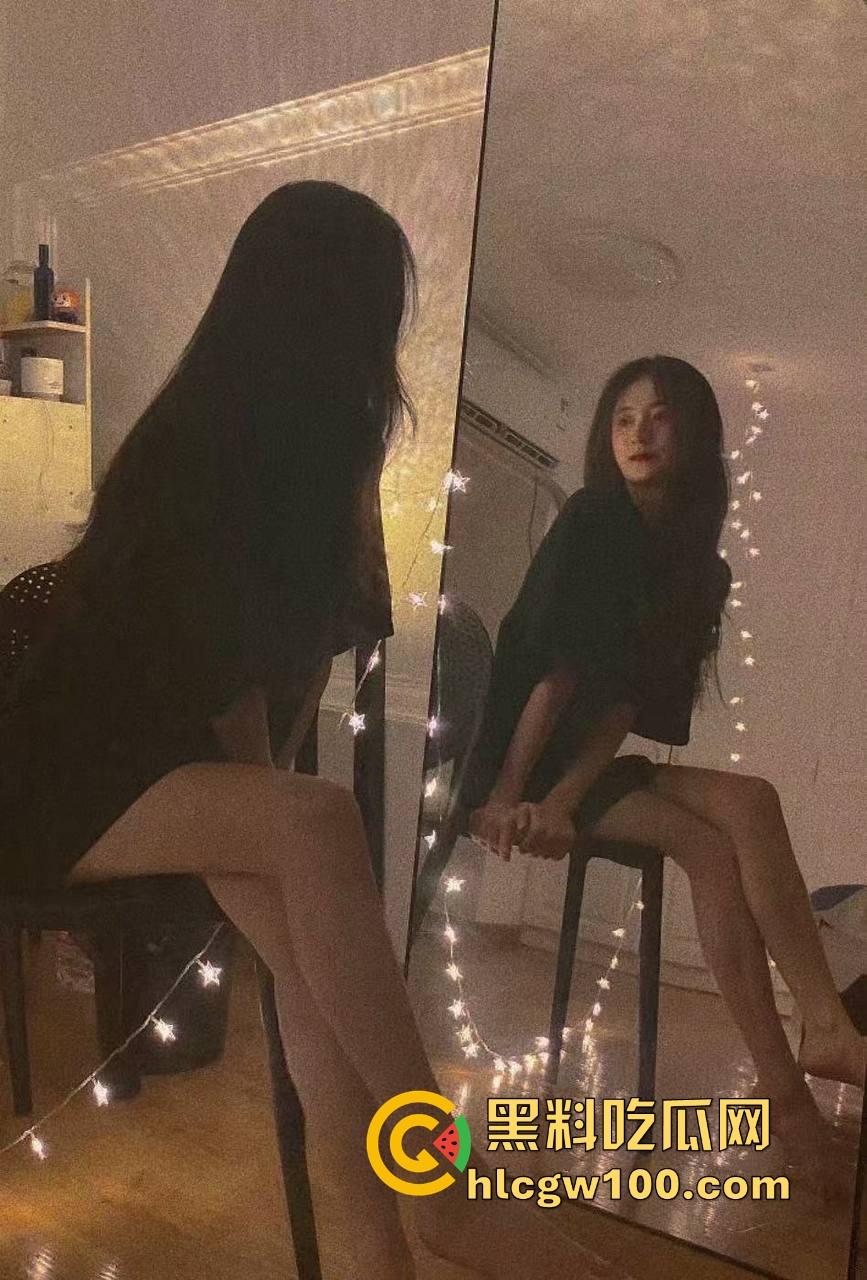 快手骚逼主播花样翻新，直播间聊天还不够刺激，下面被大哥干得满地找牙，这玩得是真骚真真实！-4