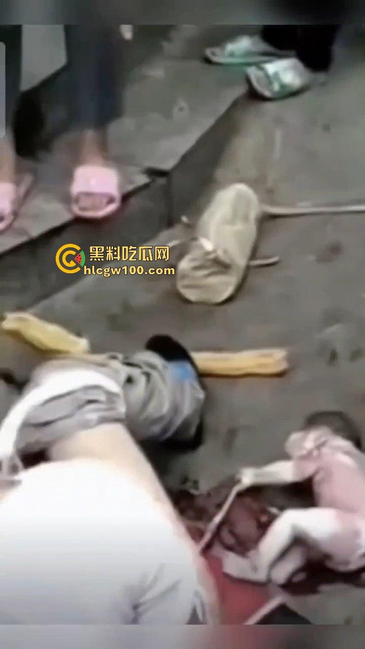 海南孕妇突然临产，围观群众路人见其纷纷帮忙，孩子顺利出生！！！-8