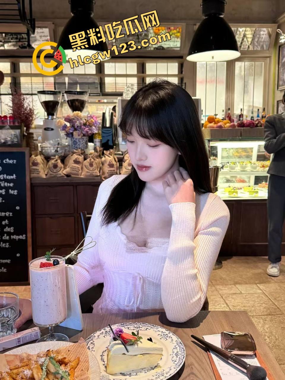 推特约炮圈的狠人,咖神X传清纯萝莉、职场御姐、爆乳人妻全收割,唯独对翘臀骚货百操不厌!-3