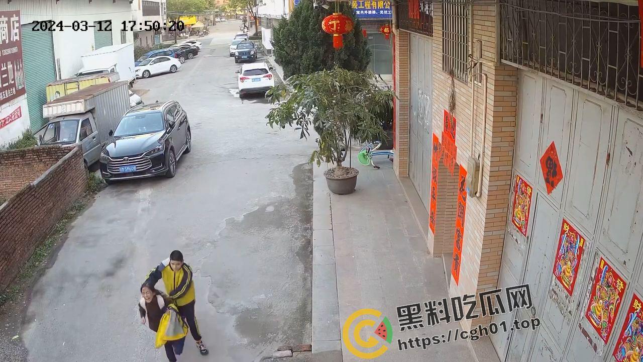 天津河东中心小学初中生猥亵小女孩 女孩惨叫瘆人 老师辟谣男孩不正常 现场监控流出-2