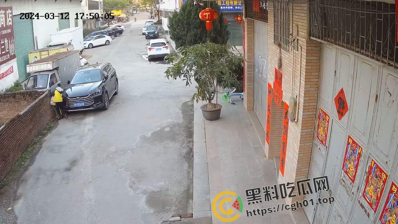 天津河东中心小学初中生猥亵小女孩 女孩惨叫瘆人 老师辟谣男孩不正常 现场监控流出-5