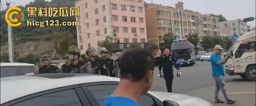 讨薪没错,但拦路等于找事!拦了路?特别人员分分钟把你请去喝茶!-5