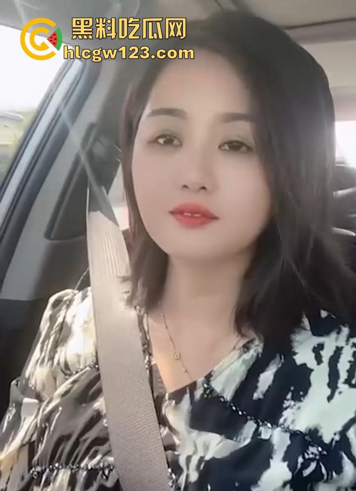 抖音熟女网红 【陈佳儿】直播打pk输了 处罚烟头烫舌针扎胸 狂野大胆作风 是个狠角色!-3